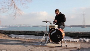 Epik! Begini Jadinya Kalau Drummer Pergi Liburan