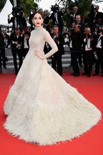 Irina Shayk Hingga Aishwarya Rai, Artis di Festival Film Cannes Hari ke-7