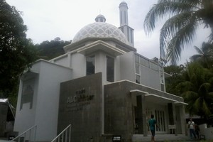 Al Qahhar, Masjid Modern Minimalis untuk Singgah di Padang