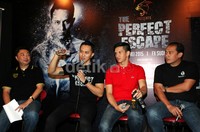 Demian (dua dari kiri) memberikan keterangan pers di FX Sudirman, Jakarta, Rabu (20/5/2015).