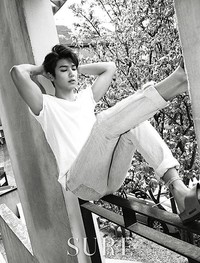Foto-foto Minhyuk untuk majalah SURE Korea ini tentu sangat memanjakan mata para Boice. (Dok. SURE)