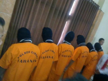 Polisi Ringkus Dua Kelompok Perampok Emas di Bandung Barat