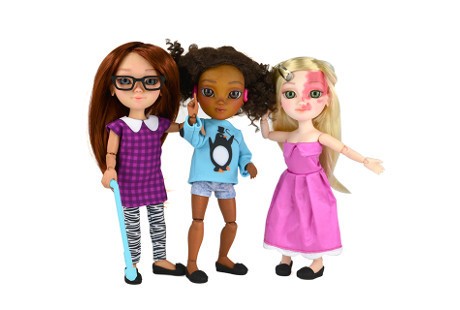 Unik! Boneka Ini Pakai Alat Bantu Dengar dan Juga Punya Tanda Lahir