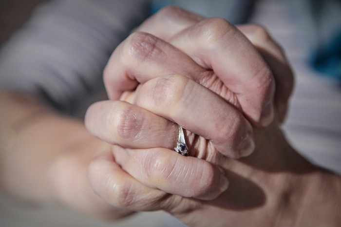 Tangkupkan Kedua Tangan dan Sedekap, Bukan Cara Ungkap Dominasi Otak