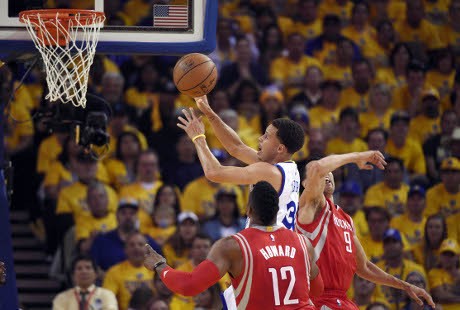 Curry 34 Poin, Warriors Redam Rockets untuk Rebut Gim Pertama
