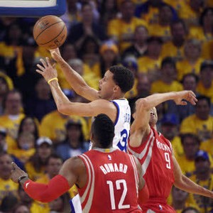 Curry 34 Poin, Warriors Redam Rockets untuk Rebut Gim Pertama