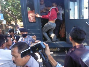 Berdemo Jelang Kunker Jokowi, 8 Pendemo Ditangkap Polisi di Mojokerto