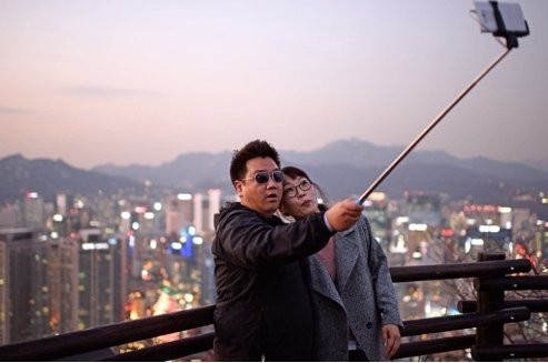 Tongsis Kembali Dilarang, Kali Ini di Disney World