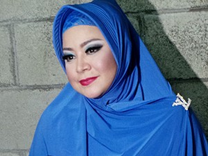 Annisa Bahar Mulai Sering Tampil Berhijab