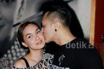 Mesranya Demian Cium-cium Sara Wijayanto