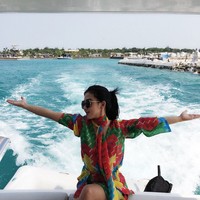 yacht life ️ Healthy life #PrincesSyahrini #Island, tulis Syahrini di caption foto. (Instagram/Syahrini)