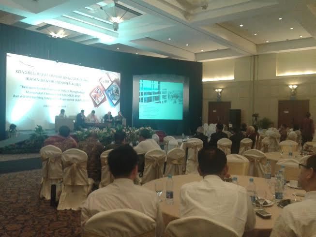 OJK Sindir Bank Lokal Malas Ekspansi ke Luar Negeri