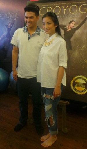 Picu Adrenalin, Chelsea Olivia Latihan Berdiri di Pundak Glenn Alinskie