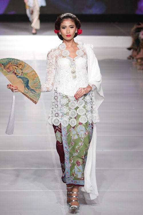 Adjie Notonegoro Kebaya Nusantara. Jakarta Fashion & Food Festival 2015 at Ballroom Harris Hotel. Kelapa Gading. Jakarta. [Foto: Mohammad Abduh/Wolipop]