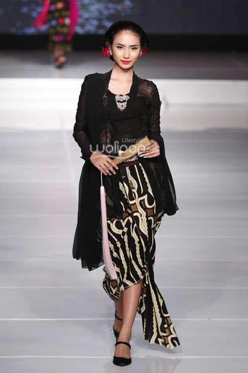 Adjie Notonegoro Kebaya Nusantara. Jakarta Fashion & Food Festival 2015 at Ballroom Harris Hotel. Kelapa Gading. Jakarta. [Foto: Mohammad Abduh/Wolipop]