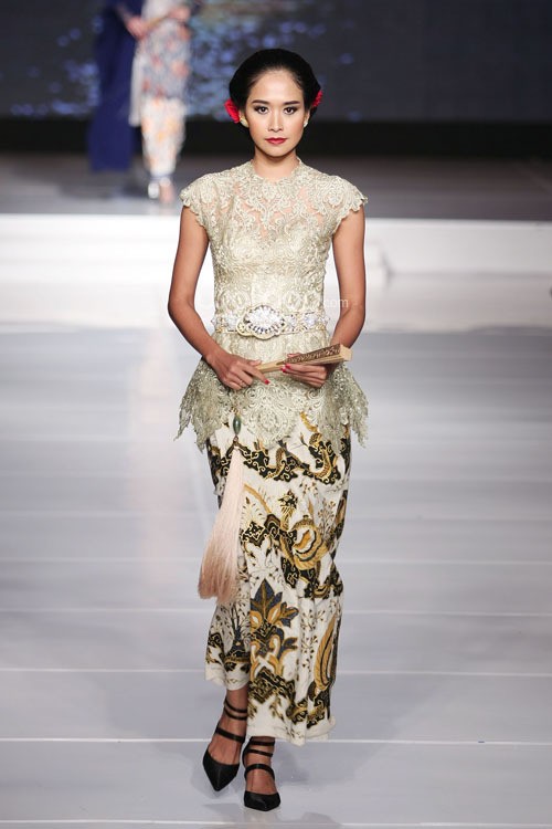 Adjie Notonegoro Kebaya Nusantara. Jakarta Fashion & Food Festival 2015 at Ballroom Harris Hotel. Kelapa Gading. Jakarta. [Foto: Mohammad Abduh/Wolipop]