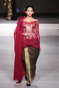 Adjie Notonegoro Kebaya Nusantara. Jakarta Fashion & Food Festival 2015 at Ballroom Harris Hotel. Kelapa Gading. Jakarta. [Foto: Mohammad Abduh/Wolipop]