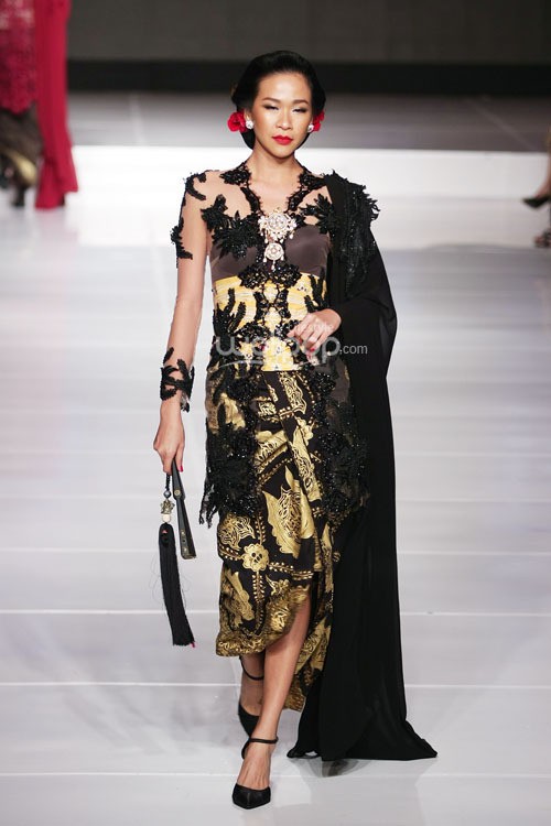 Adjie Notonegoro Kebaya Nusantara. Jakarta Fashion & Food Festival 2015 at Ballroom Harris Hotel. Kelapa Gading. Jakarta. [Foto: Mohammad Abduh/Wolipop]