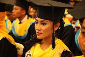 PRT ini Berjuang Kuliah Hingga Cum Laude, yang Beli Ijazah Masa Enggak Malu?