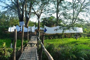Ini Foto-foto Saat Warga Membangun Rumah untuk Istri Mbah Kodok Peri Setyowati