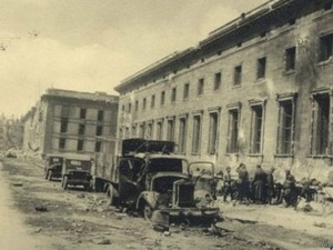 Dua Patung Perunggu Adolf Hitler Ditemukan di Pasar Gelap