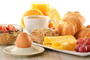 Tiga Kompenen Gizi Ini Wajib Ada Dalam Menu Sarapan si Kecil