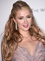 Cantiknya Paris Hilton Bergaun Ungu