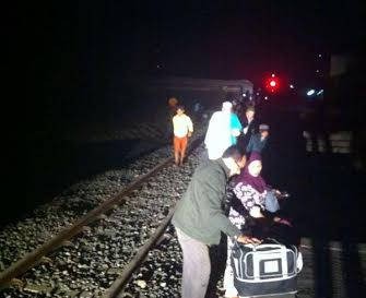 KA Bangunkarta Tabrak KA Barang di Cirebon, 2 Penumpang Dibawa ke RS