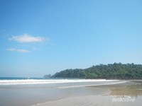 Pantai Mustika Hingga Kini Masih Jarang Dijamah Pengunjung