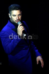 Kemeriahan konser 'Back Again No Matter What' paling terasa ketika Boyzone membawakan lagu-lagu hits mereka di masa lampau. Akew/detikHOT.