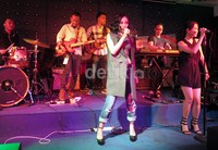 Tim detikHOT yang ikut langsung berkat kerjsama dengan GP Records, Migme dan Kia Tours & Travel sejak Rabu (20/5) turut menyaksikan penampilan Rini yang membawa harum musik Indonesia di festival internasional.