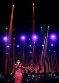 Penonton pun terbuai dengan lirik serta melodi yang manis hingga tak henti membuat penonton ikut bernyanyi. Pool/Dok: Barrie HMZ.