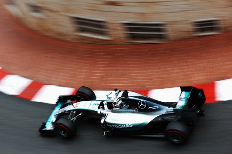 Hamilton Kuasai Pole Lagi