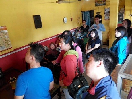 Belasan Calon Pengantin yang Tertipu Wawai Bridal Datang ke Mapolsek Cengkareng