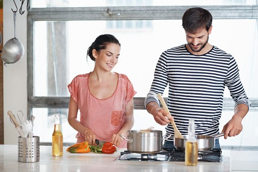 Ingin Menikahi Chef? Pelajari Dulu 6 Fakta Tentang Pasang Chef Ini