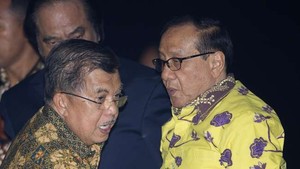 Akbar Tandjung Tak Dianggap, Jusuf Kalla Panen Pujian