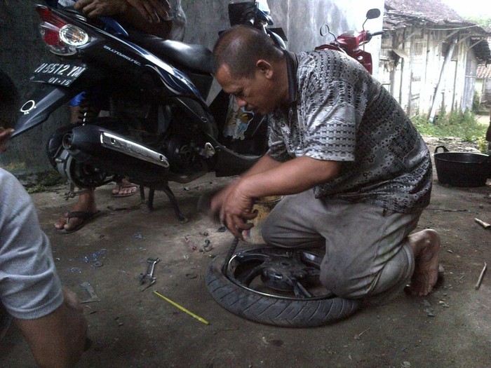 Kadiyono Tetap Tekuni Usaha Tambal Ban, Ini Respons Istri