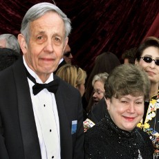 Tewas Kecelakaan, Peraih Nobel John Nash Terlempar dari Taksi