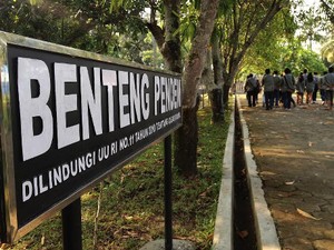 7 Jam Nyetir, Risers Rehat dengan Wisata ke Benteng Pendem