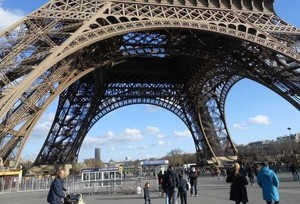 Gara-gara Banyak Copet, Menara Eiffel Ditutup Sementara