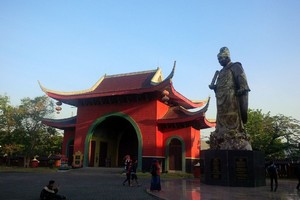 Menikmati Sore di Semarang, Enaknya ke Kelenteng Sam Poo Kong