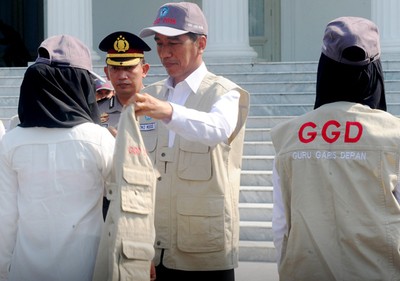 Jokowi Lepas Ratusan Guru Garis Depan