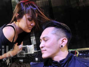 Lolos Usai 50 Jam Dikubur, Demian Dibawa ke Rumah Sakit