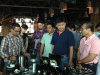 Sebelum cooking class dimulai, Andy Nugroho dari PT. Aroma Kopi Indonesia memperkenalkan Kopi Mewah (specialty coffee single origin) dan Kopi Luwak Nusantara.