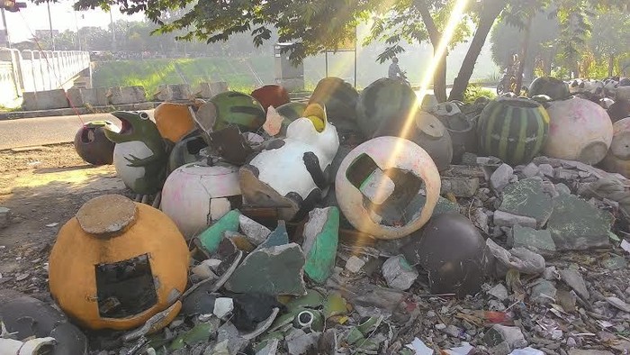 Penampakan Puluhan Tong Sampah Animasi di KBT yang Malah Jadi Sampah