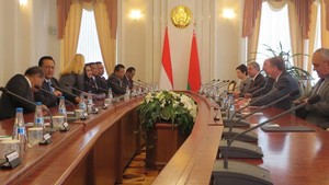Begini Hangat dan Akrabnya Sambutan Pemimpin Belarus untuk Ketua DPD RI