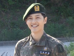 I Feel Free! Song Joong Ki Bebas Wajib Militer Hari Ini