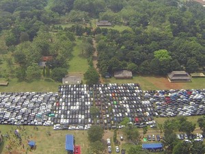 Ini Penampakan dari Udara Logo Chevy Raksasa yang Disusun oleh 1.193 Mobil