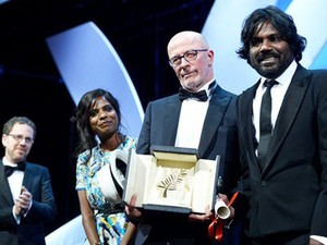 Film tentang Pengungsi Sri Lanka Deephan Menang Penghargaan Tertinggi di Cannes