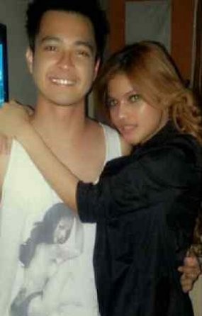 Cita Citata Hanya Teman, Eza Gionino Mesra dengan Cewek Seksi